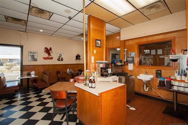 1905 S Sheridan Rd, Tulsa, OK 74112